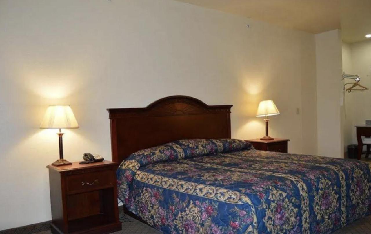 Hotel Hiway Express